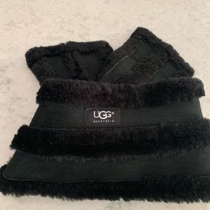 Ugg shearling scarf black